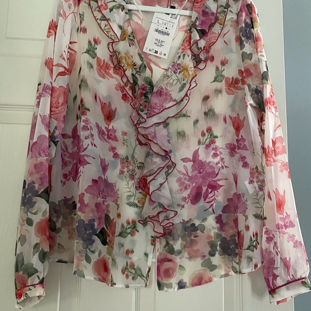 Floral Ruffle Blouse - Picture 2 of 3